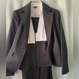 NWT. Three piece. Nine West suit